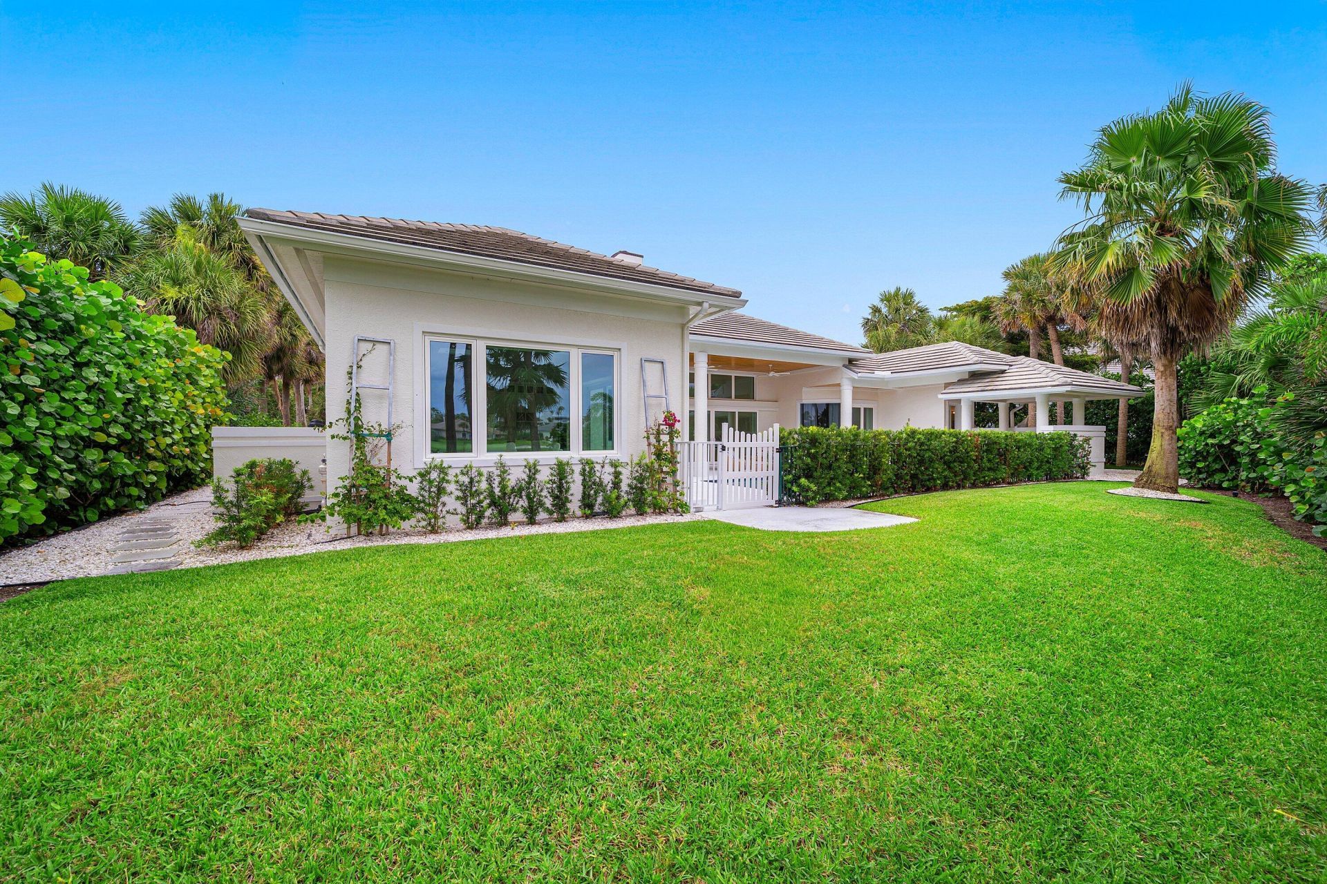 2925 SE Dune Drive, Hutchinson Island, FL 34996 Photo