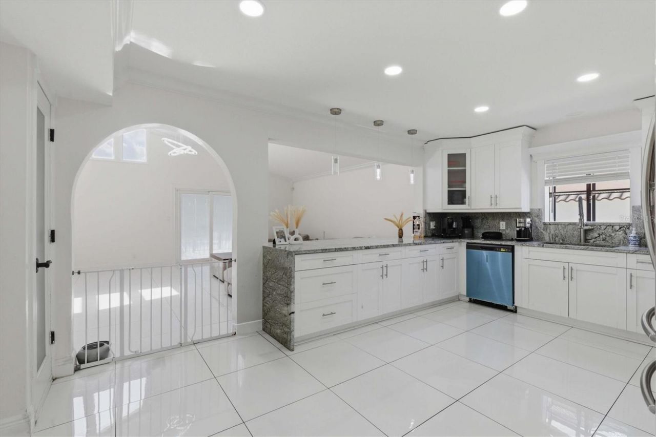 6611 N Hale Avenue , Tampa, FL 33614 Photo