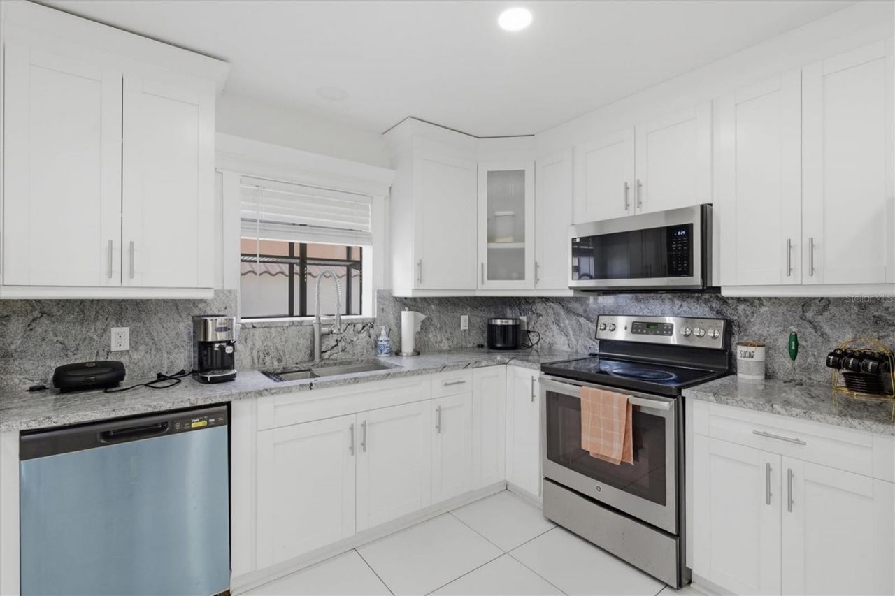 6611 N Hale Avenue , Tampa, FL 33614 Photo