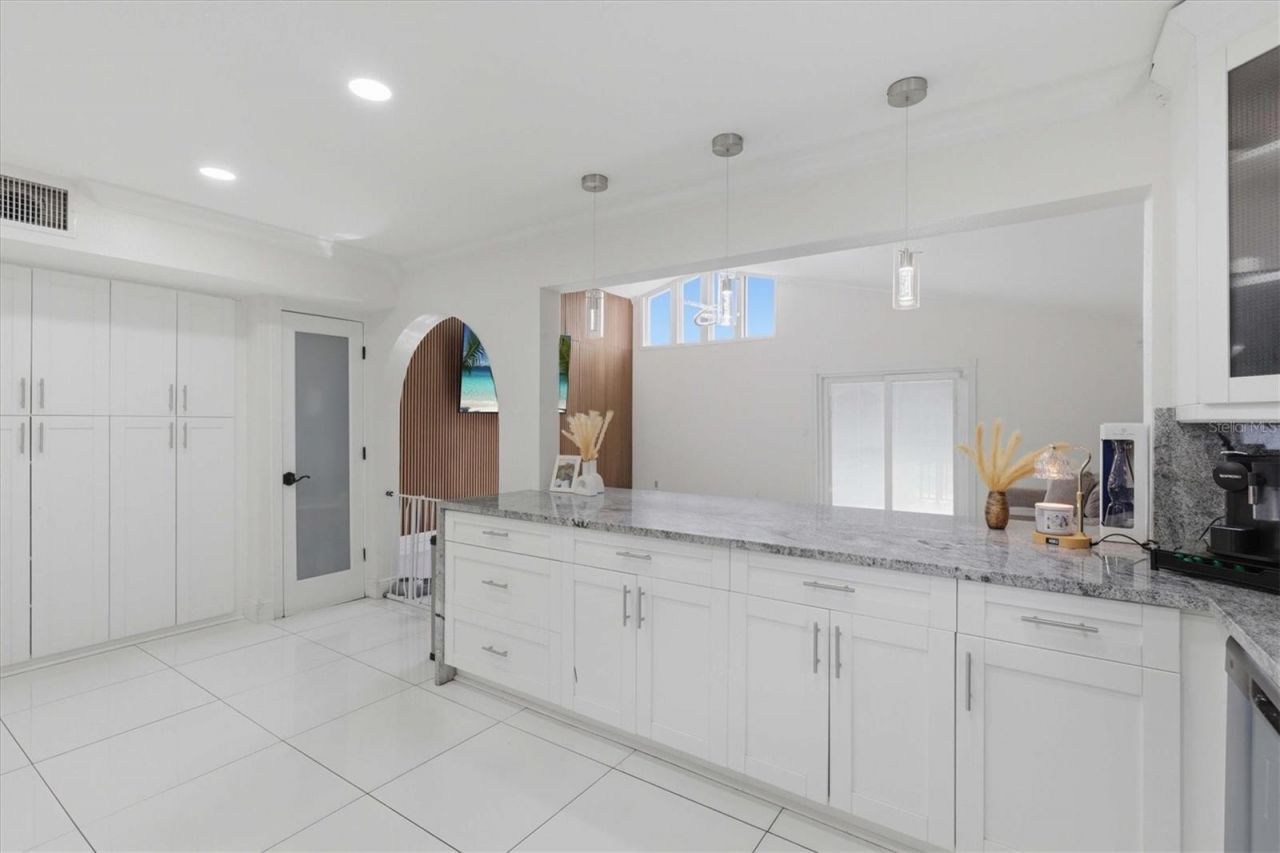 6611 N Hale Avenue , Tampa, FL 33614 Photo