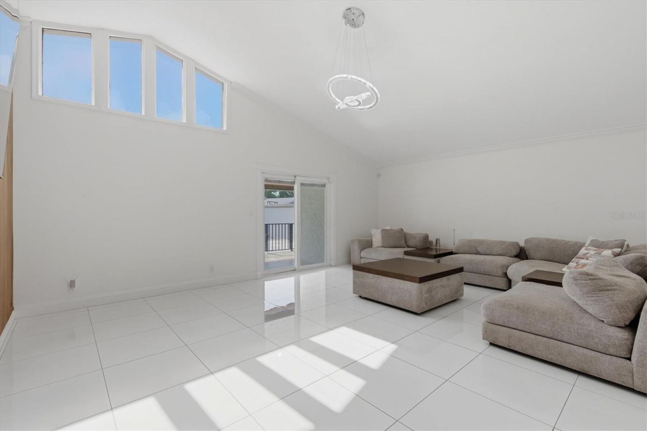 6611 N Hale Avenue , Tampa, FL 33614 Photo