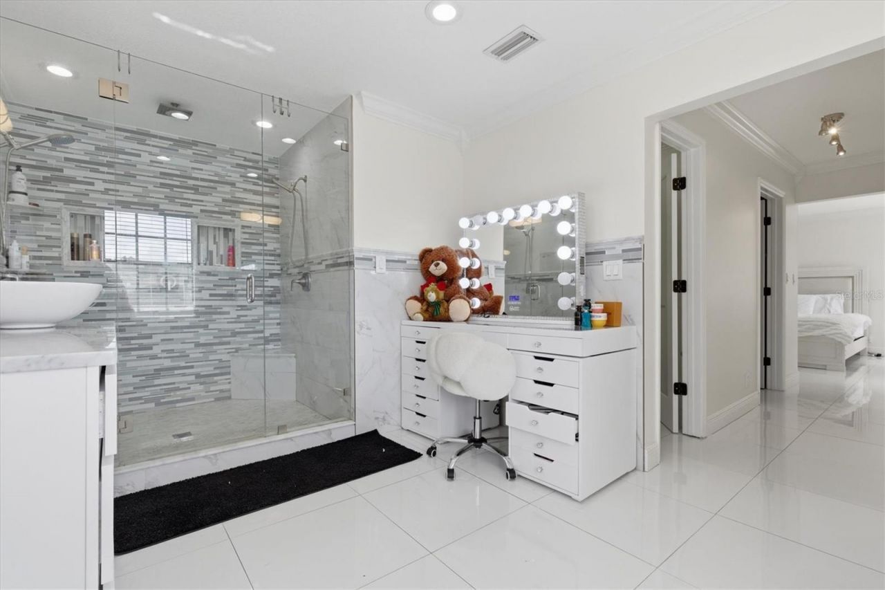 6611 N Hale Avenue , Tampa, FL 33614 Photo