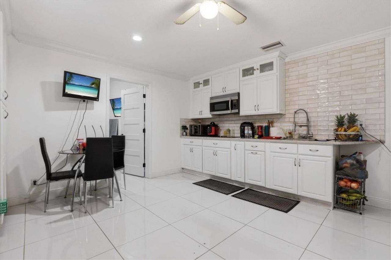 6611 N Hale Avenue , Tampa, FL 33614 Photo