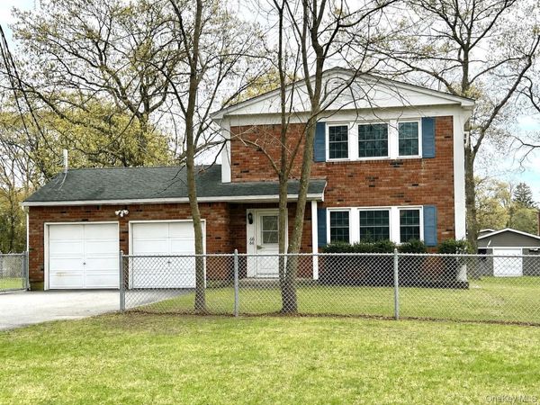66-68 Hawthorne, East Islip, NY 11730