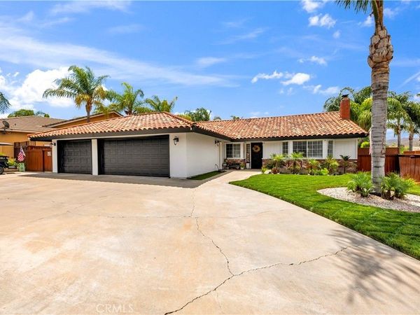 22667 Castle Crag, Canyon Lake, CA 92587