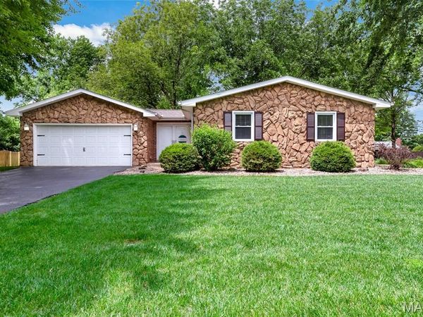 14 Matterhorn Drive, Glen Carbon, IL 62034