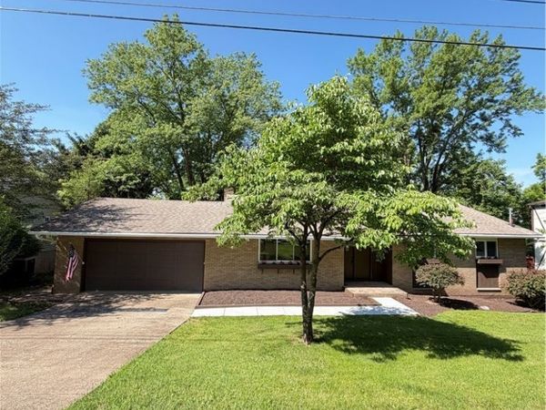 60 Canterbury Drive, Parkersburg, WV 26104