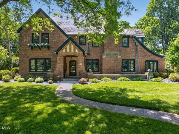 2151 Hawthorne Road, Ottawa Hills, OH 43606
