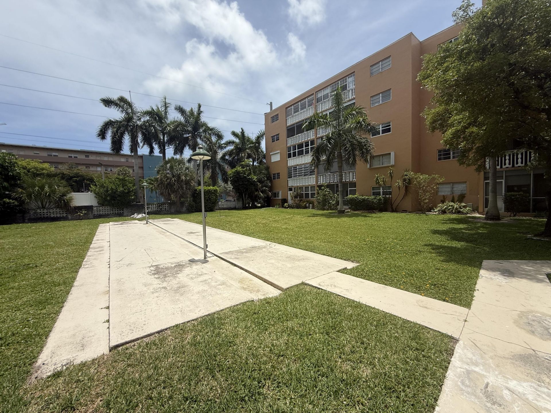 219 NE 14th Avenue, Unit 107, Hallandale Beach, FL 33009 Photo