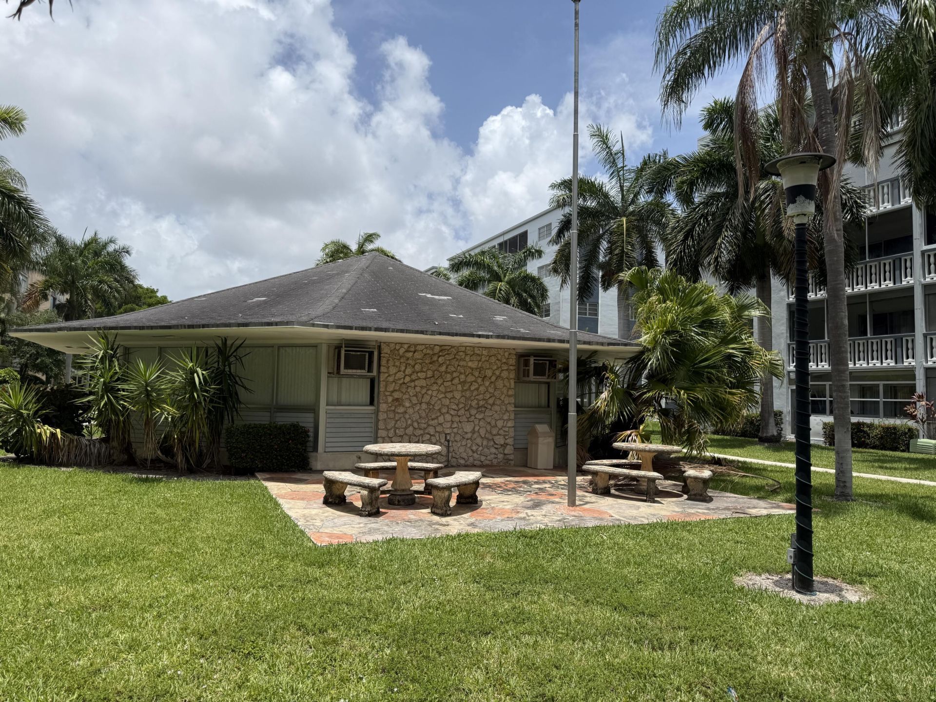 219 NE 14th Avenue, Unit 107, Hallandale Beach, FL 33009 Photo