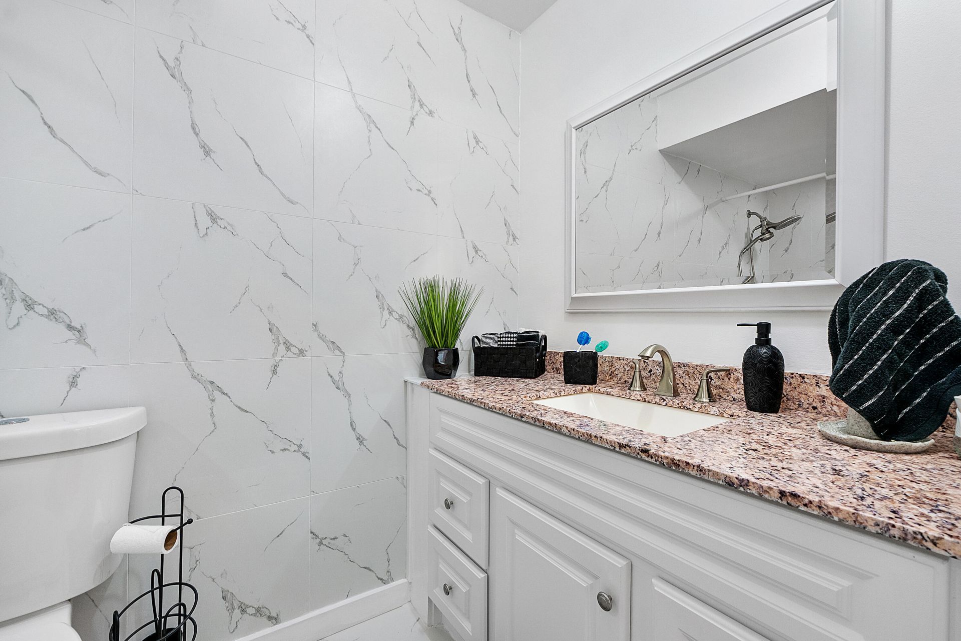 219 NE 14th Avenue, Unit 107, Hallandale Beach, FL 33009 Photo