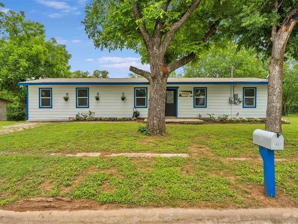 1002 S Pierce ST , Burnet, TX 78611