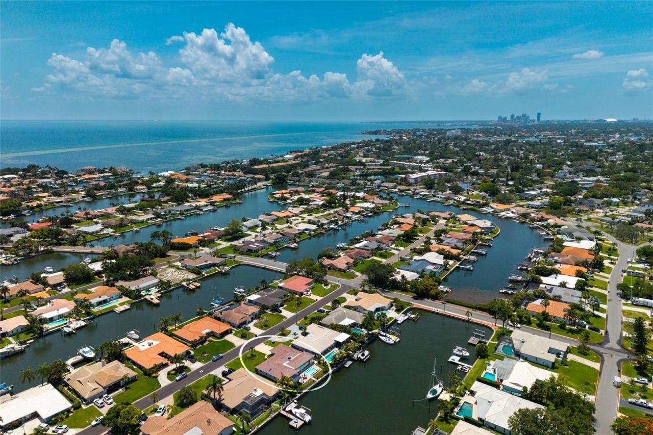 2011 Michigan Avenue Ne, Saint Petersburg, FL 33703 Photo