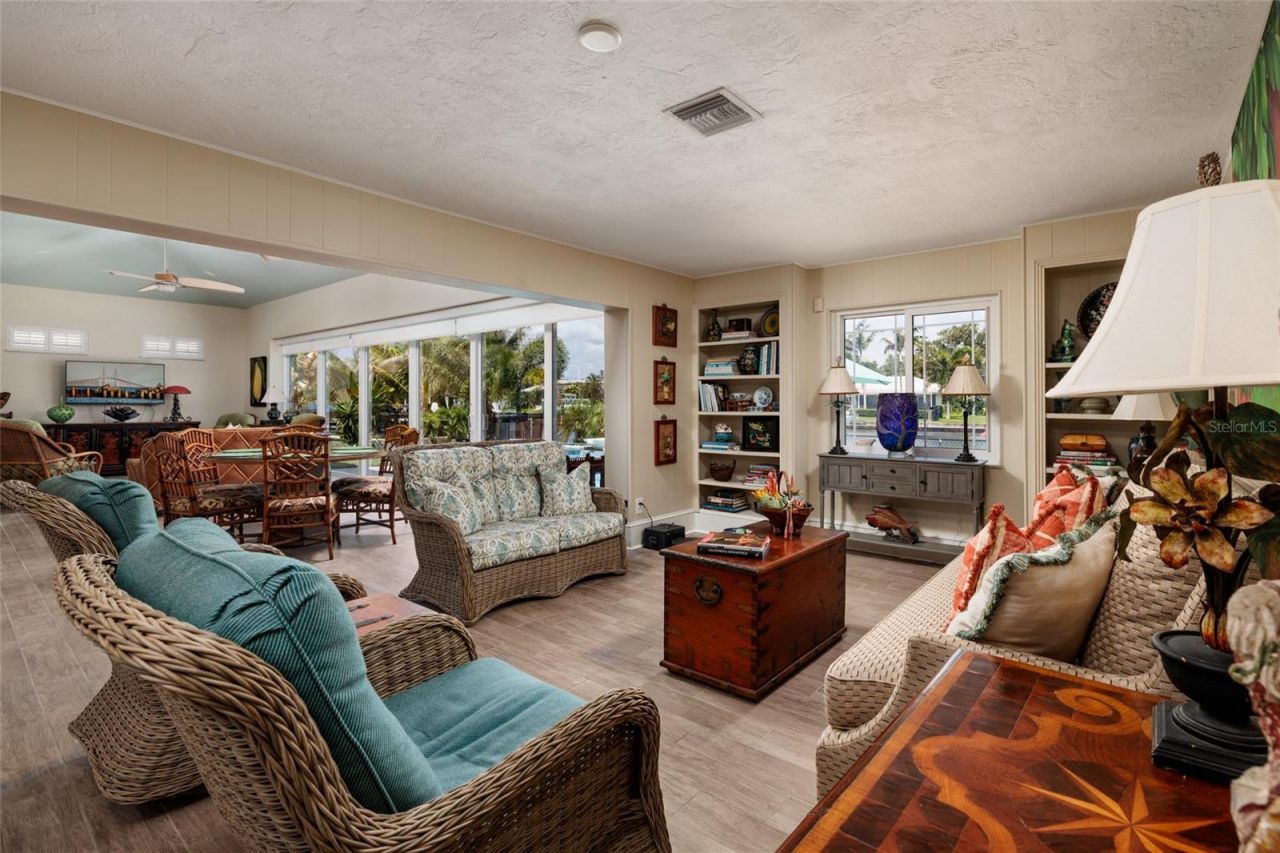 2011 Michigan Avenue Ne, Saint Petersburg, FL 33703 Photo