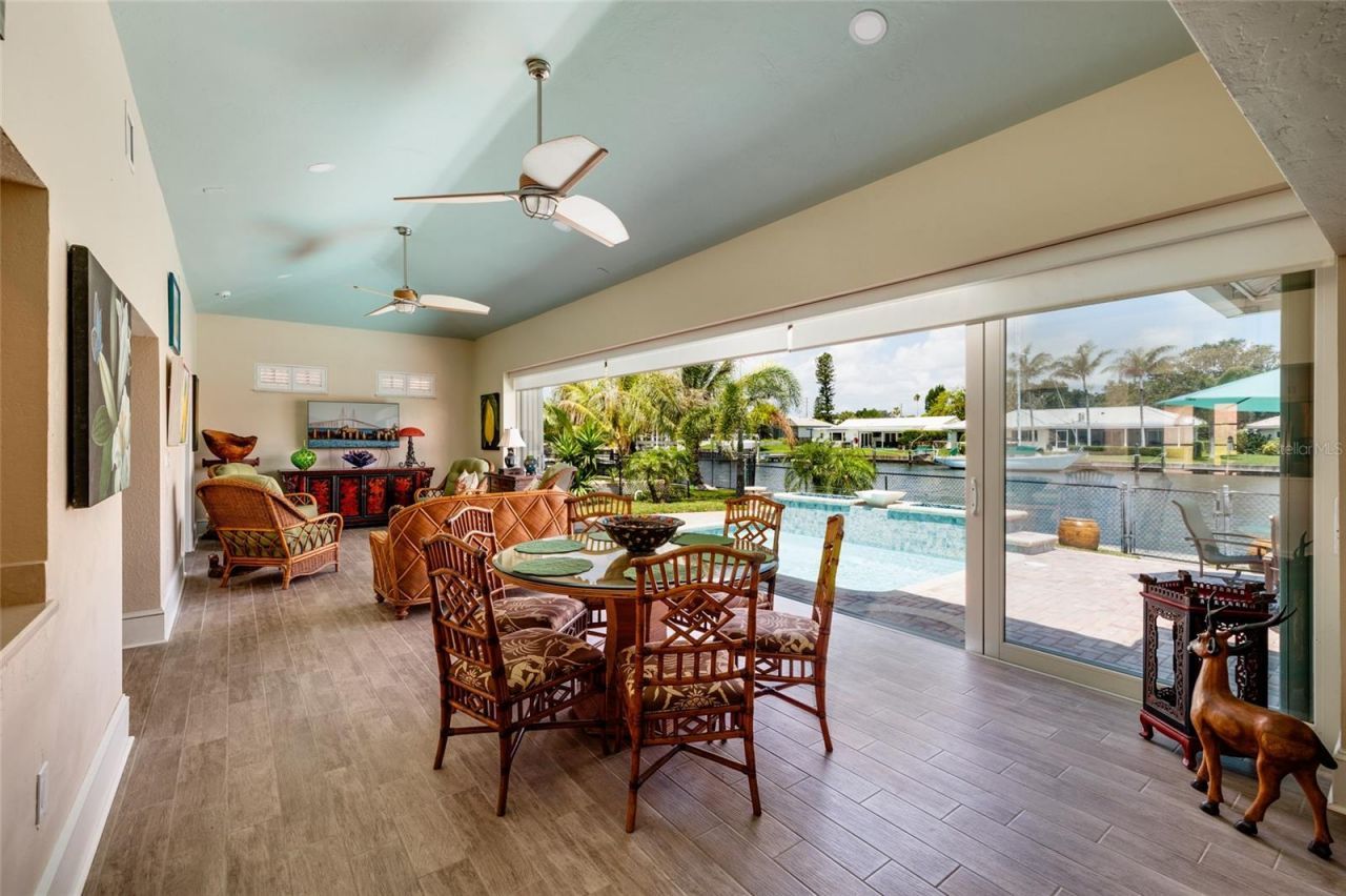 2011 Michigan Avenue Ne, Saint Petersburg, FL 33703 Photo