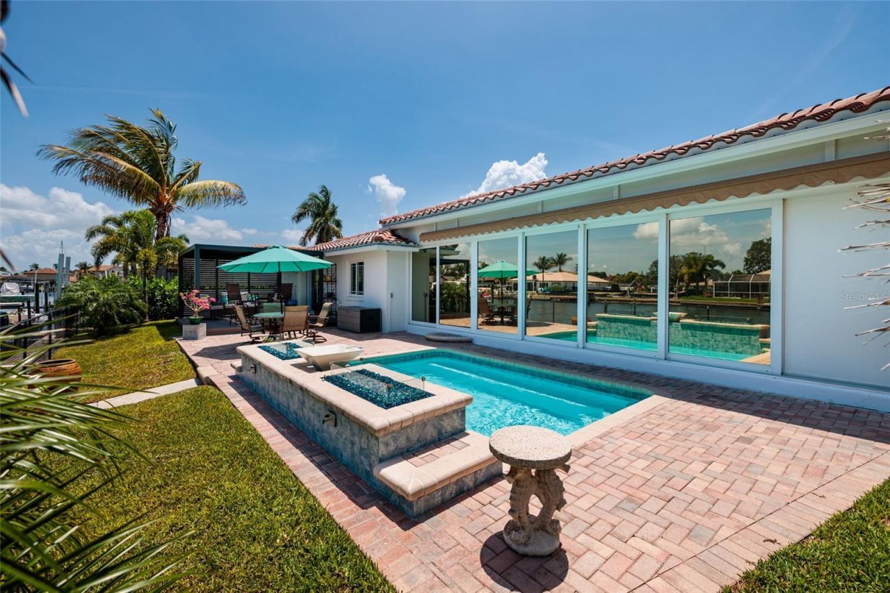 2011 Michigan Avenue Ne, Saint Petersburg, FL 33703 Photo