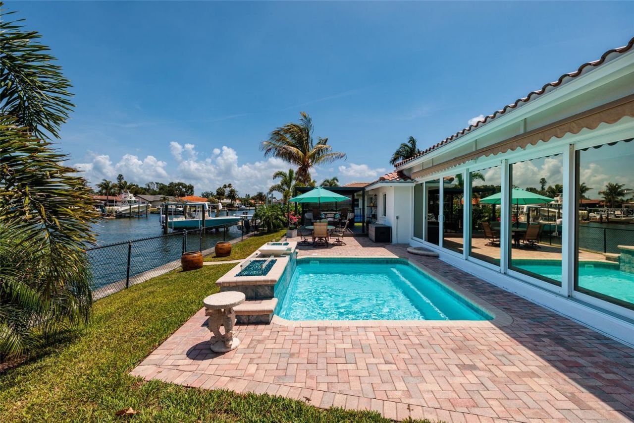 2011 Michigan Avenue Ne, Saint Petersburg, FL 33703 Photo