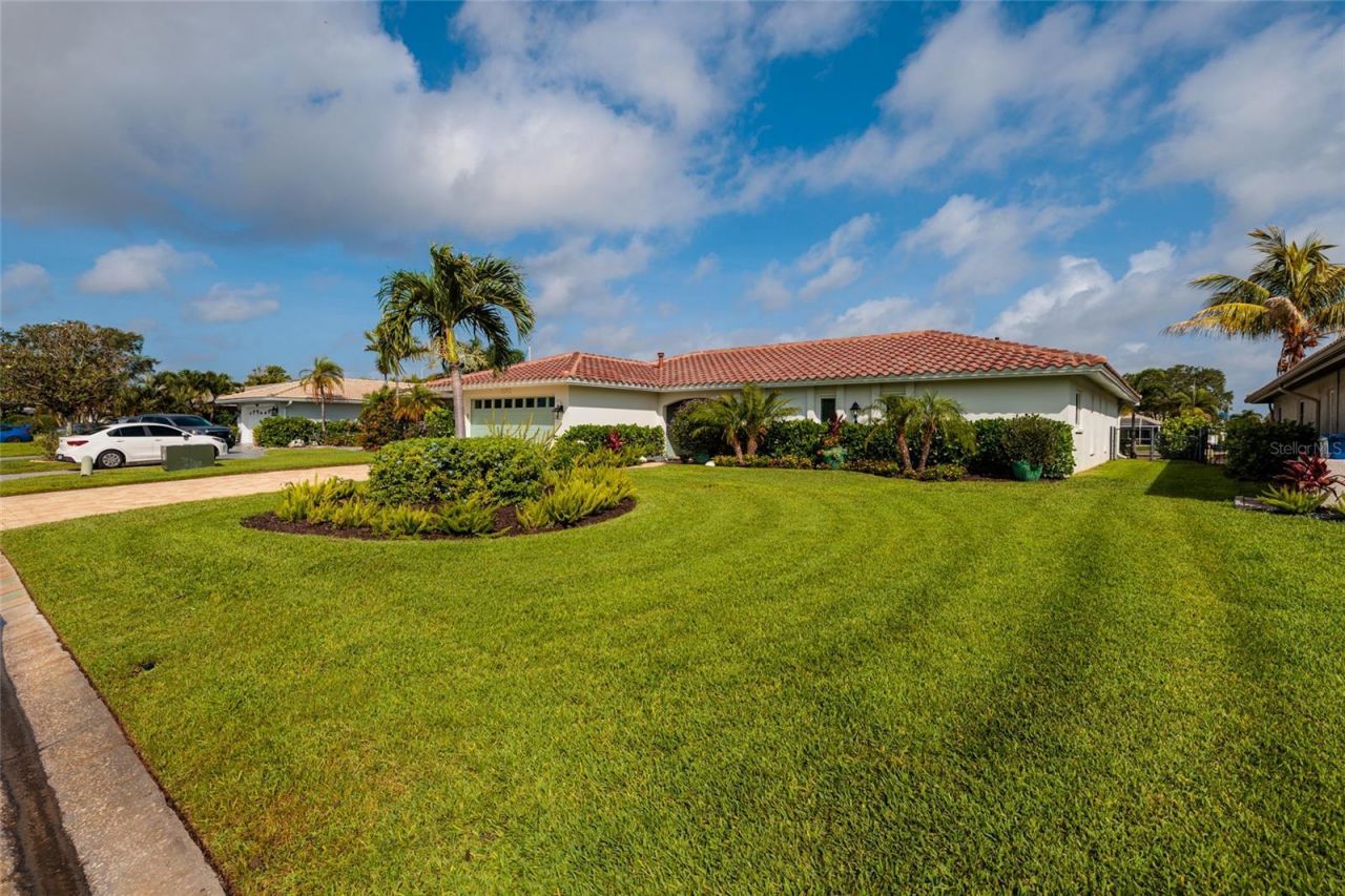 2011 Michigan Avenue Ne, Saint Petersburg, FL 33703 Photo
