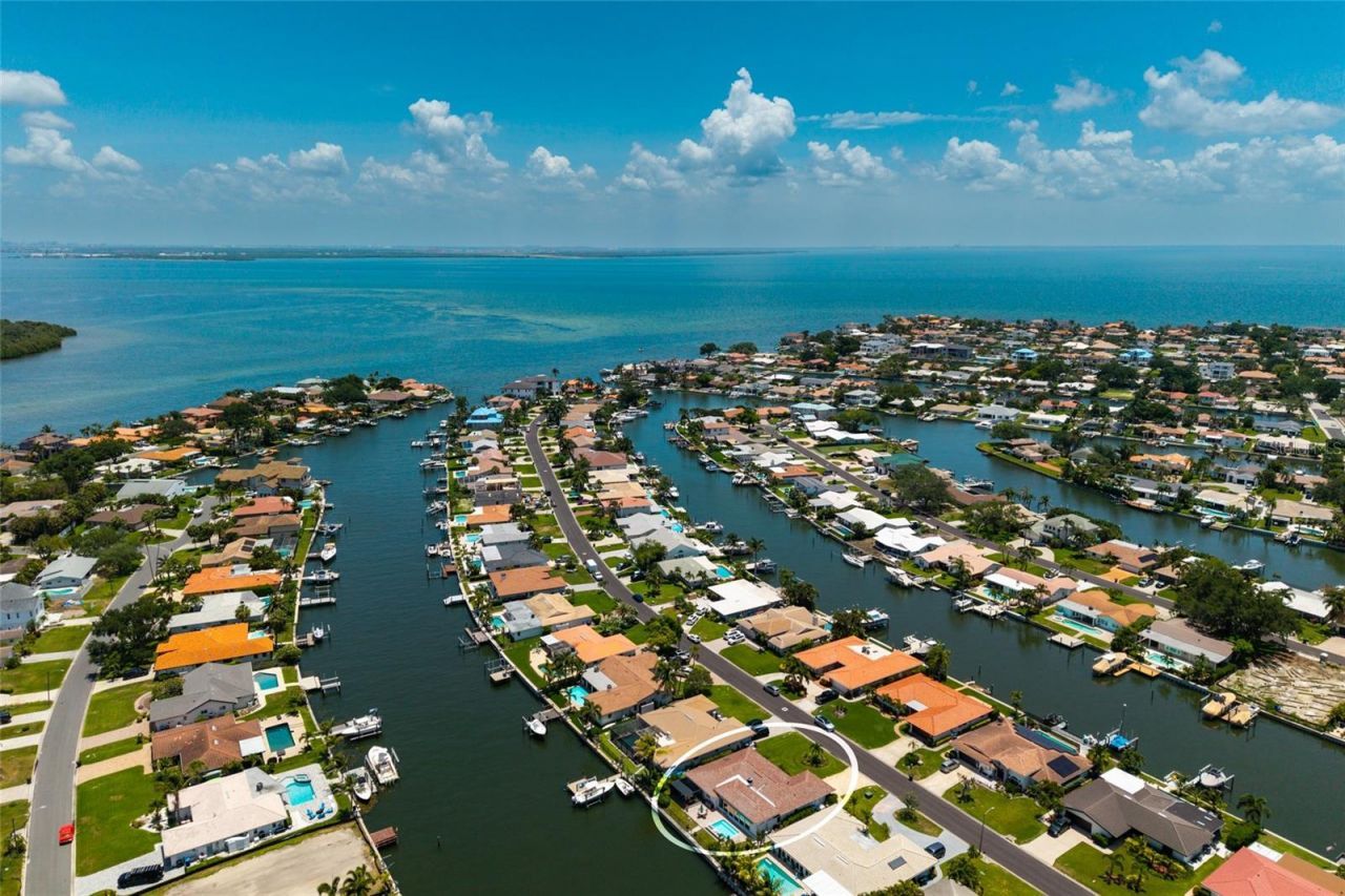 2011 Michigan Avenue Ne, Saint Petersburg, FL 33703 Photo