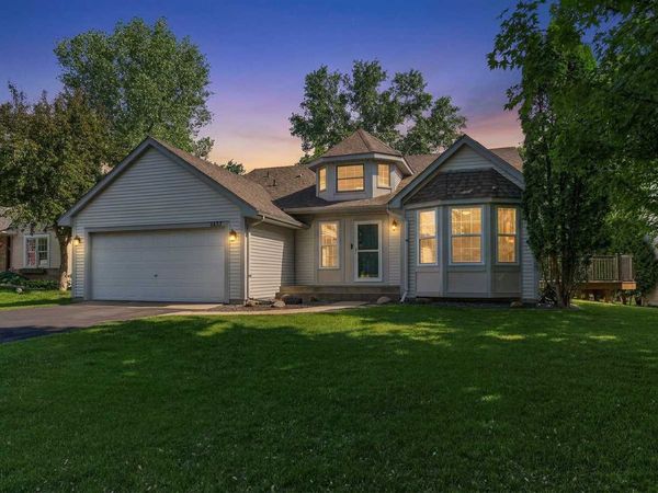 7457 54th Street N, Oakdale, MN 55128