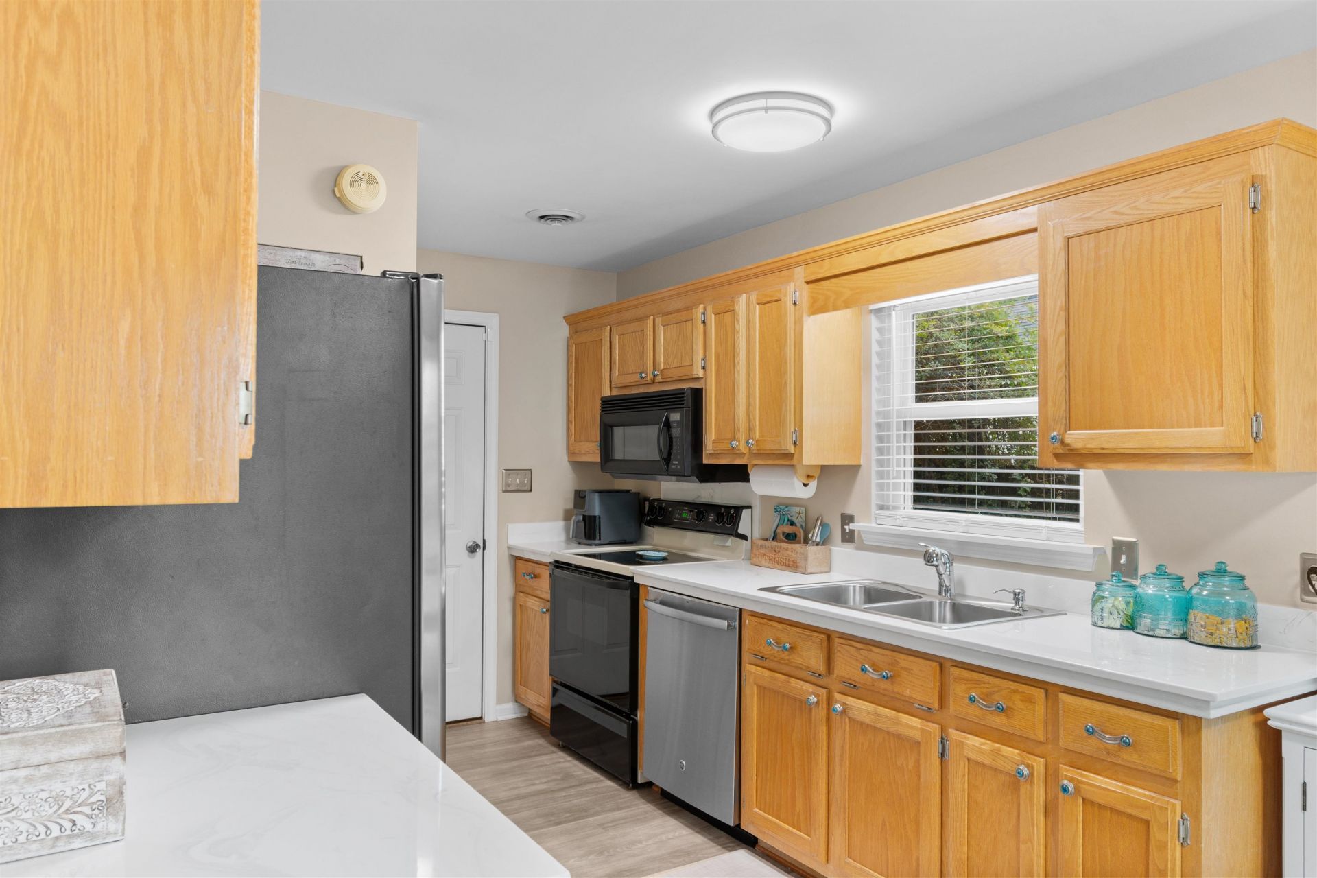 2927 Temperance Dr.  Photo 8