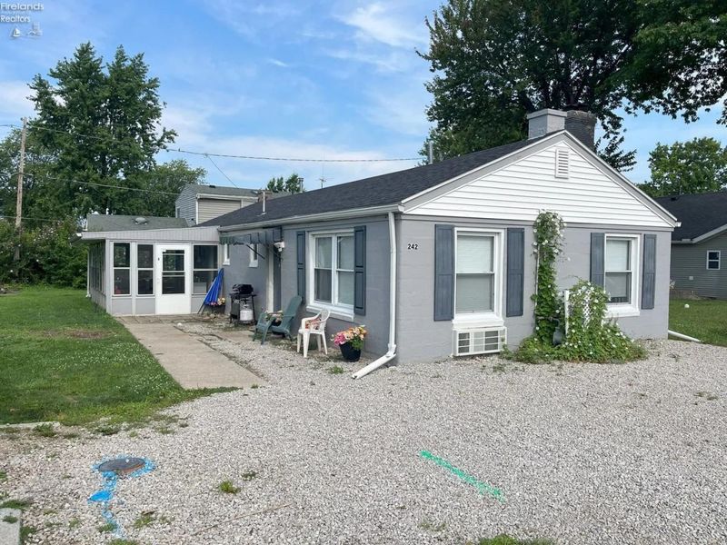 242 N Worthy Street, Marblehead, OH 43440 Photo 1