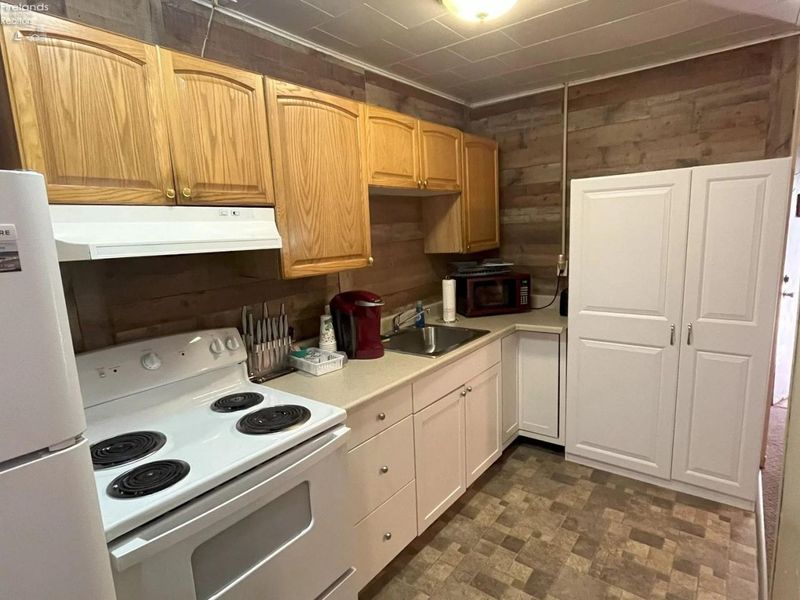 242 N Worthy Street, Marblehead, OH 43440 Photo 16