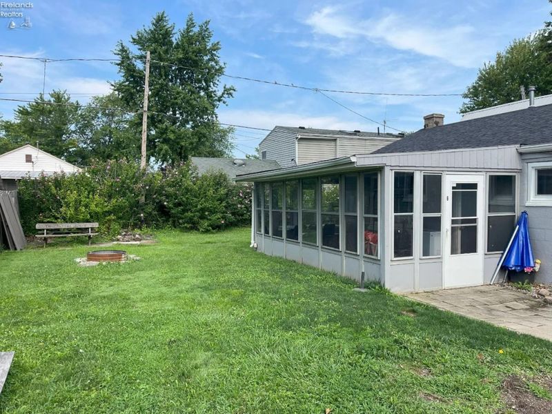 242 N Worthy Street, Marblehead, OH 43440 Photo 2