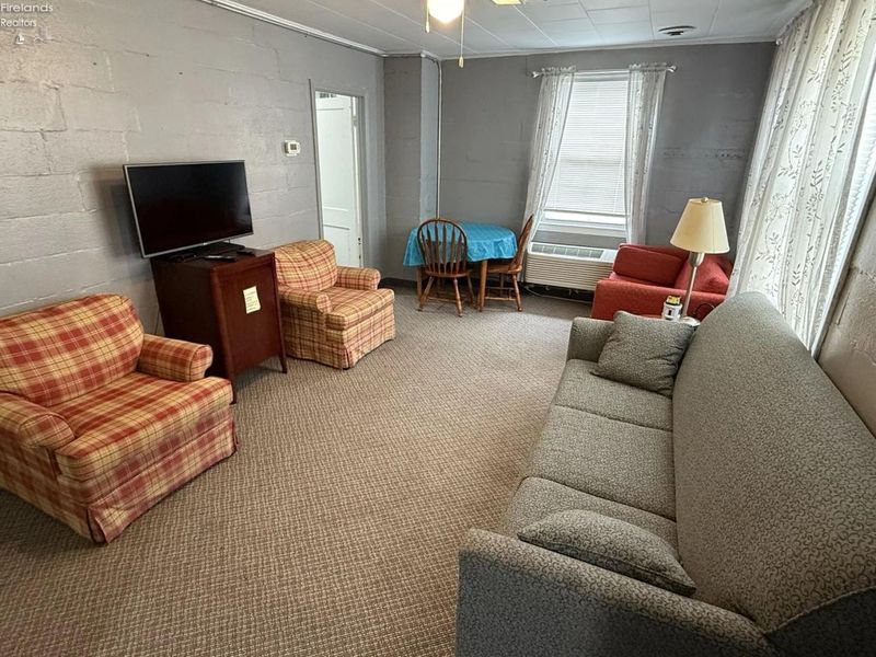 242 N Worthy Street, Marblehead, OH 43440 Photo 4