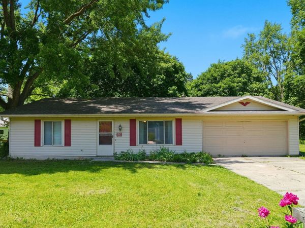 1913 Maple Street, Auburn, IN 46706