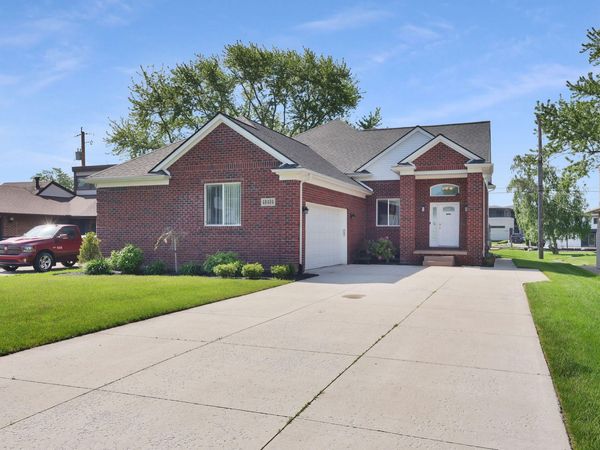 48484 Jefferson Avenue, New Baltimore, MI 48047
