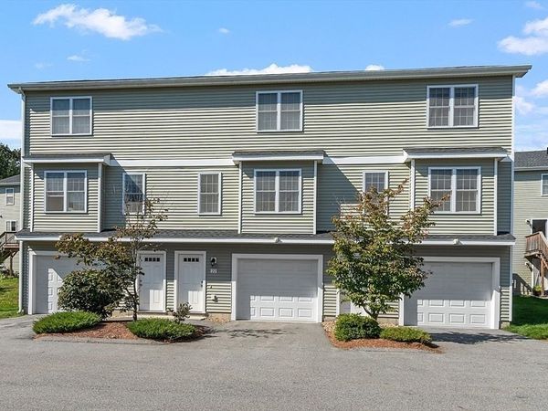 311 Littleton Rd, Unit 20, Chelmsford, MA 01824