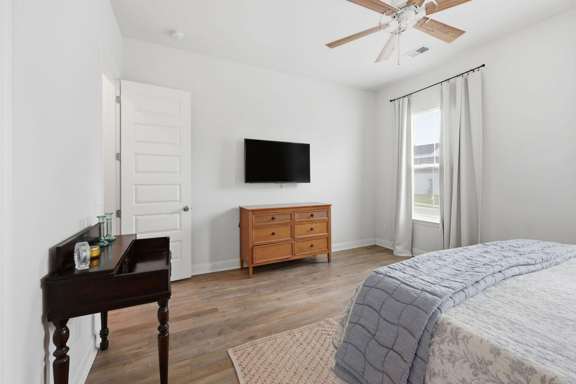 505 North Commodore Way Photo 8