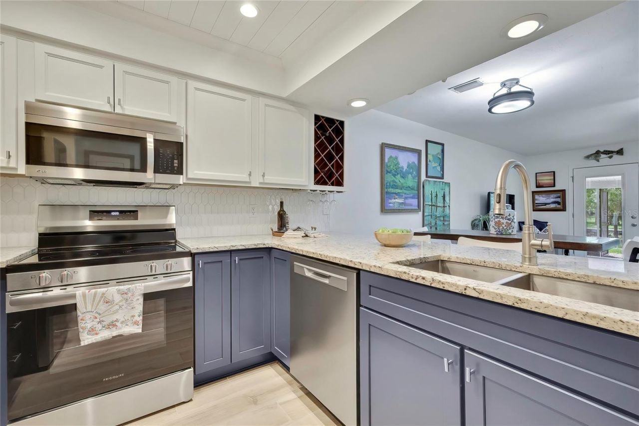 1637 SE Paradise Circle , Unit 106, Crystal River, FL 34429 Photo