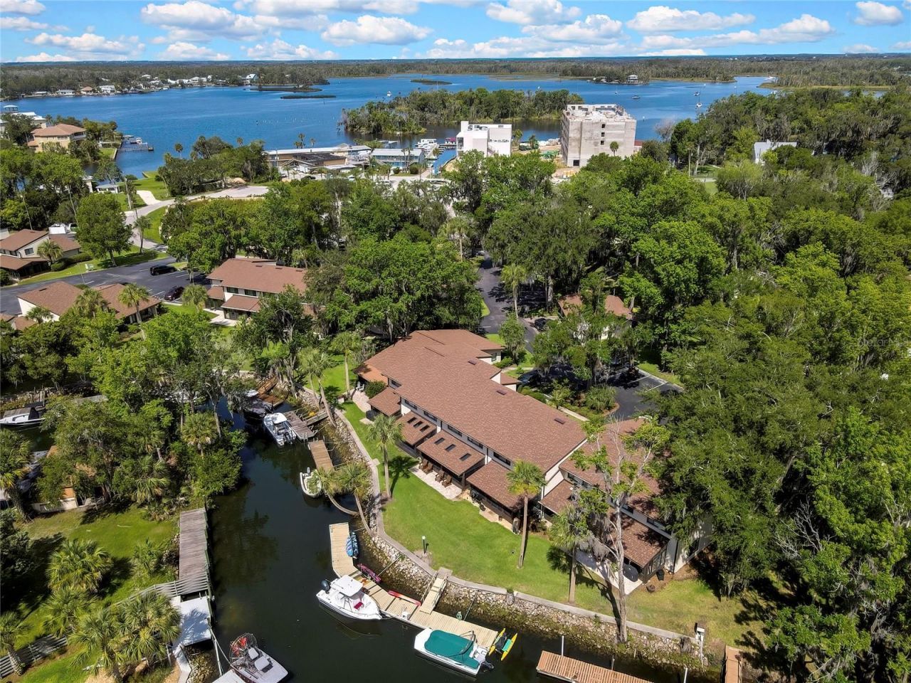 1637 SE Paradise Circle , Unit 106, Crystal River, FL 34429 Photo