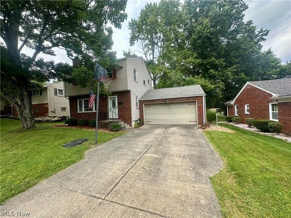 2992 Eldora Drive, Youngstown, OH 44511