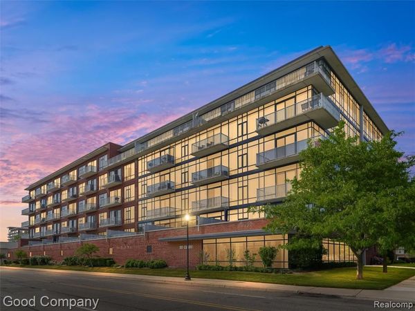 101 Curry Ave Avenue, Royal Oak, MI 48067