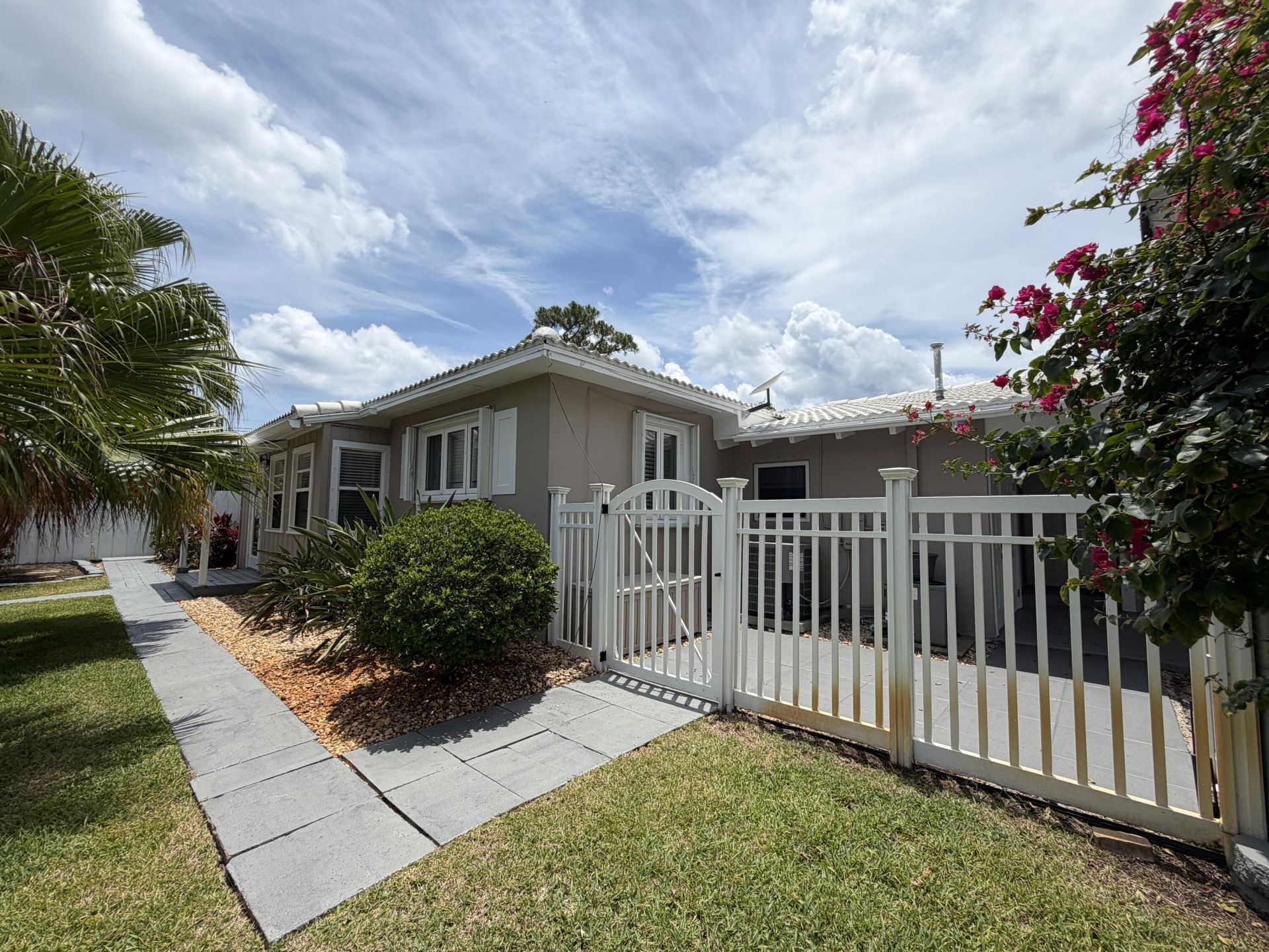 204 S Seacrest Circle, Delray Beach, FL 33444 Photo