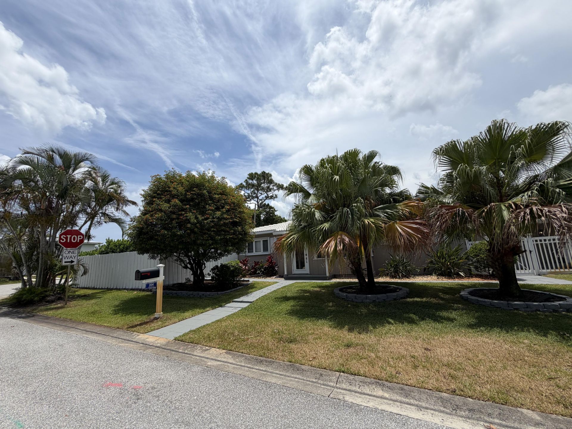 204 S Seacrest Circle, Delray Beach, FL 33444 Photo