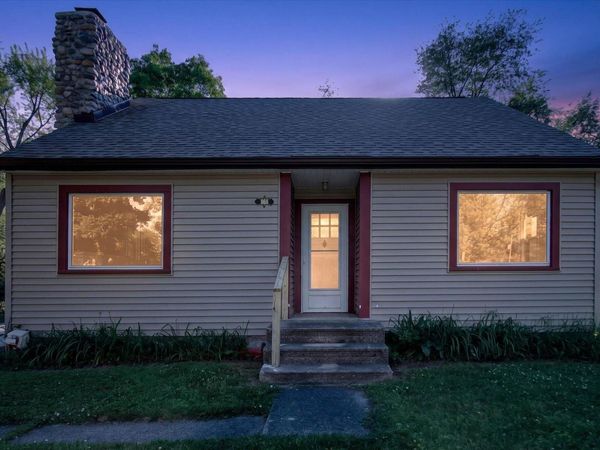868 Woodbine Boulevard, Jackson, MI 49203