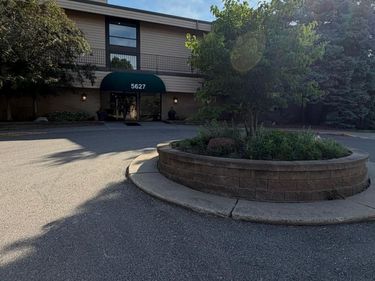 5627 Green Circle Drive, Unit 219, Hopkins, MN 55343