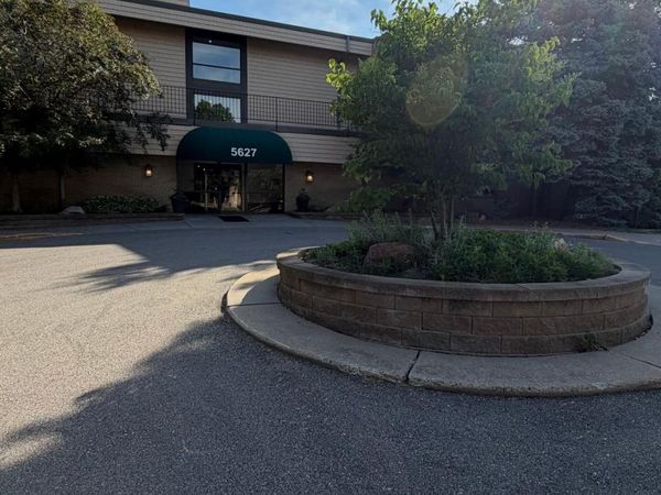 5627 Green Circle Drive, Unit 219, Hopkins, MN 55343