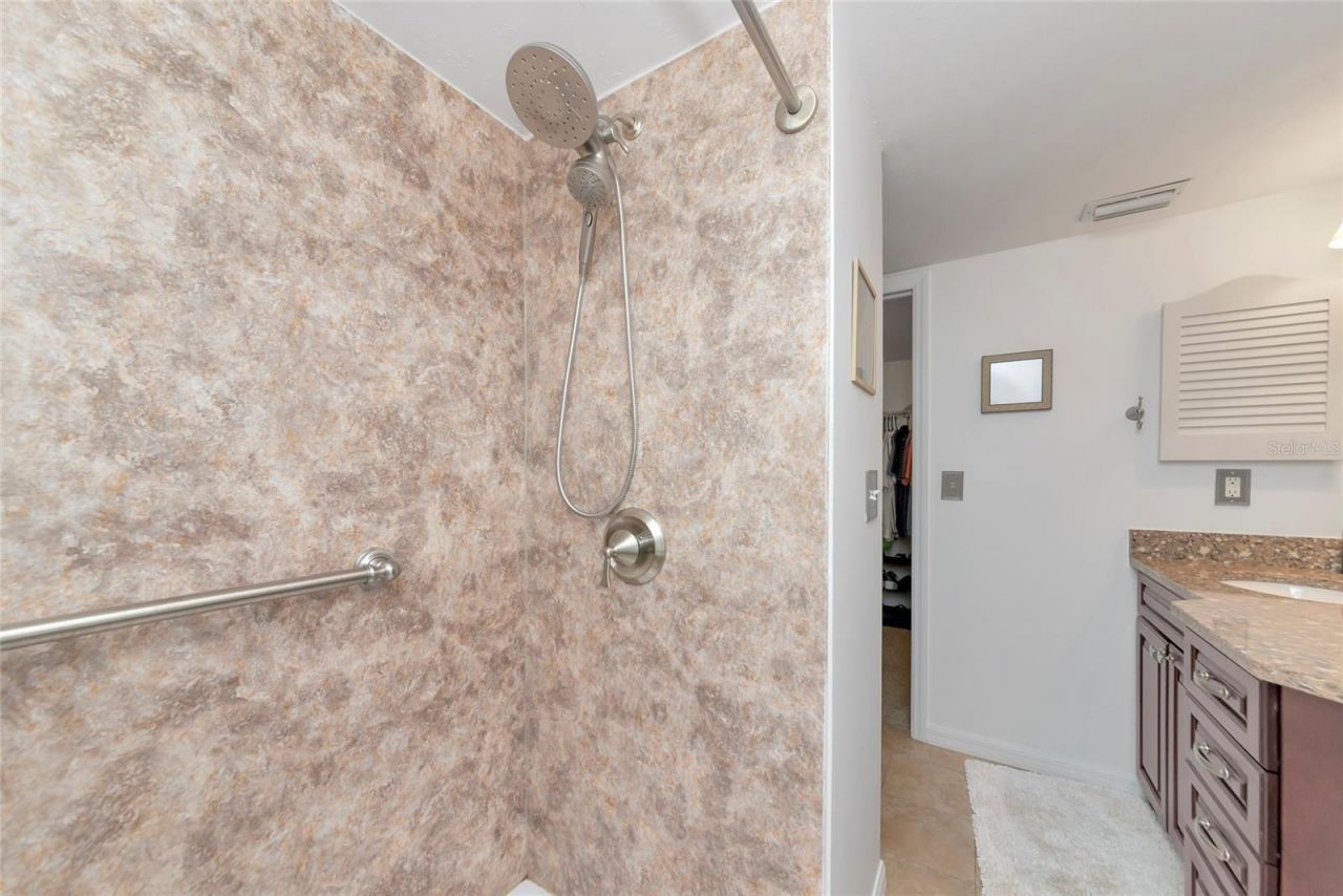 910 Golden Beach Boulevard, Unit 202, Venice, FL 34285 Photo
