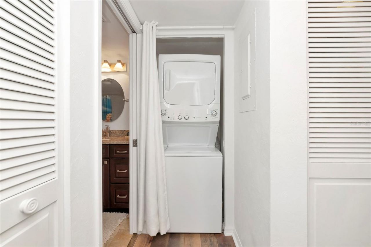910 Golden Beach Boulevard, Unit 202, Venice, FL 34285 Photo