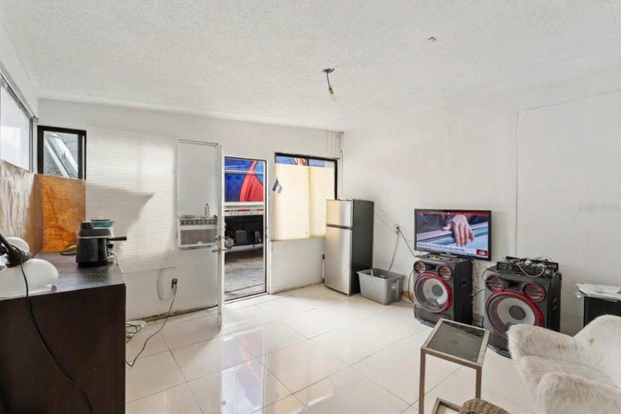 1829 5th, Miami, FL 33125 Photo