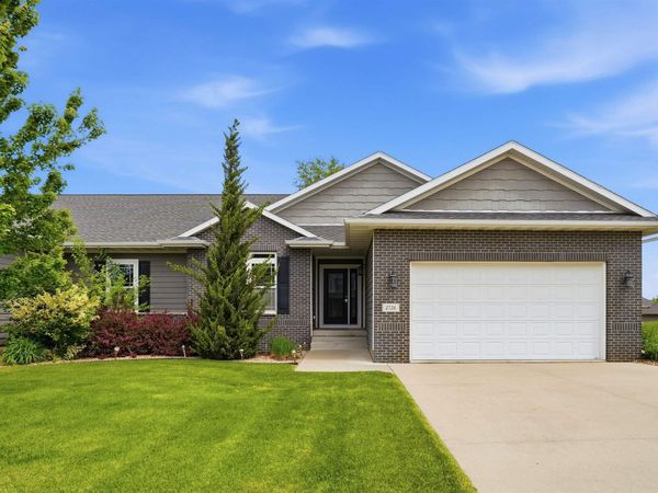 2726 Northview Lane, Cedar Falls, IA 50613