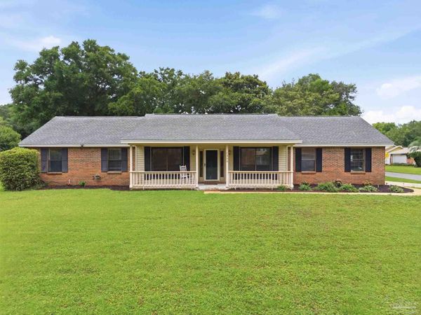 1305 Calcutta Dr, Gulf Breeze, FL 32563