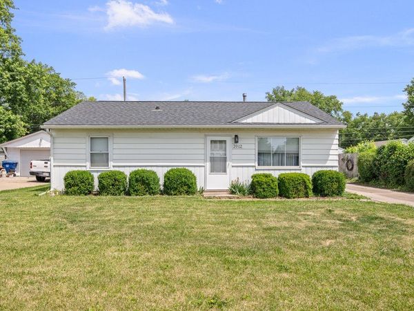 2012 W 68 Street , Davenport, IA 52806