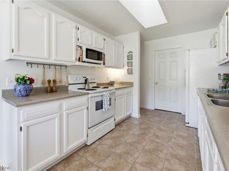 1172 Wild Brook Drive, Akron, OH 44313 Photo 12