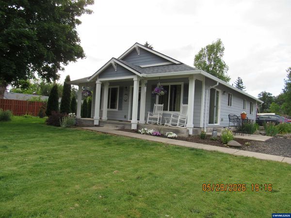 553 SW Kingwood Av, Mill City, OR 97360